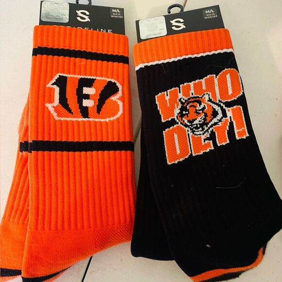Set 2 new Cincinnati bengals nfl team premium stretch crew socks men L womens M - Picture 1 of 6